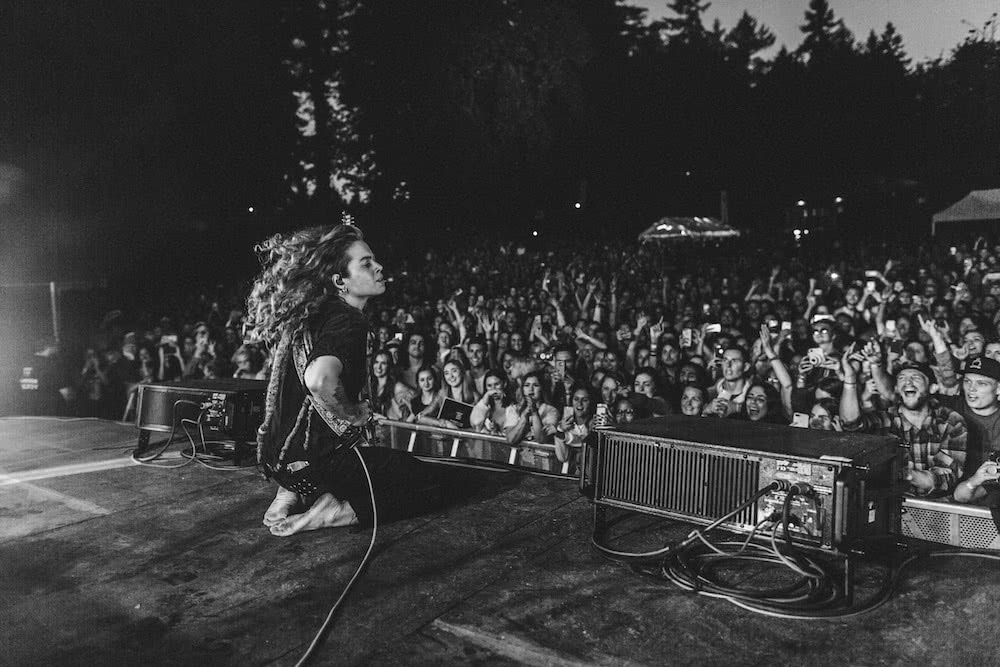 tash sultana live onstage in Vancouver